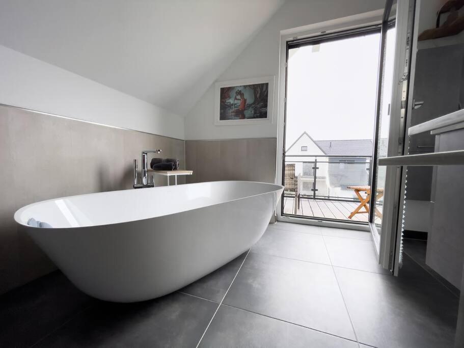 Villa Dreamy Vibes Mit Privatem Pool & Rheinblick Нідеркассель Екстер'єр фото